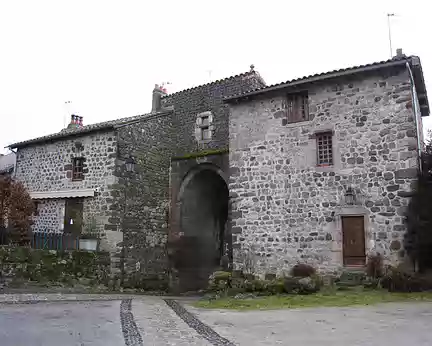 011 L'intérieur du village d'Arlempdes.