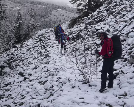 055 ...par un sentier rocailleux...