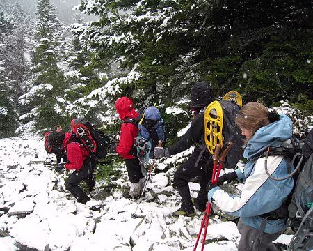 056 ... puis par une descente improvisée dans les pierriers.
