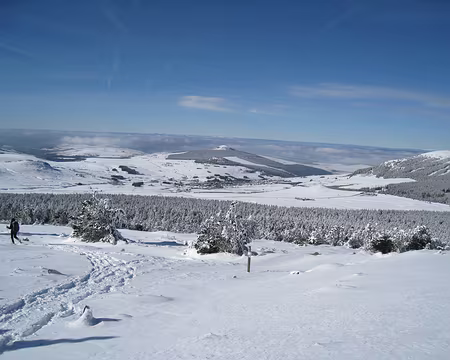 093 ... vers Les Estables (Eh, le photographe, est-ce normal que l'horizon s'incline, ou s'agit-il d'un effet psychotrope de l'altitude ?).