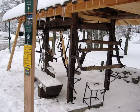 PXL034 Un travail pour ferrer les bestiaux