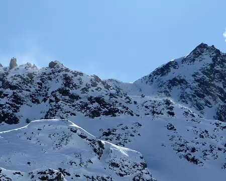 PXL009 Vue du refuge de La Blanche. Vent sur les crêtes.