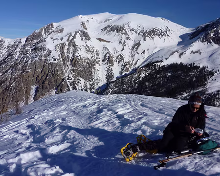 PXL025 Pause après une longue grimpette sur les flancs de l'Arpelin.