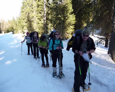 009 En file indienne et dans la bonne humeur
