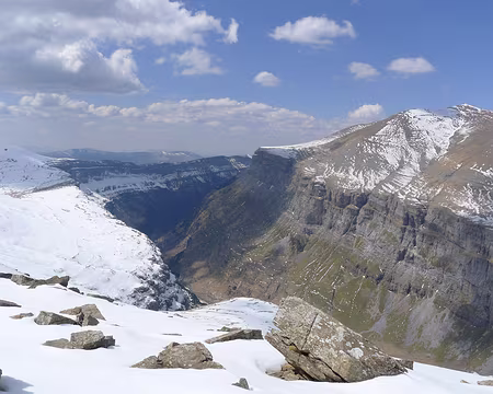 023 On aperçoit enfin le fond du canyon.