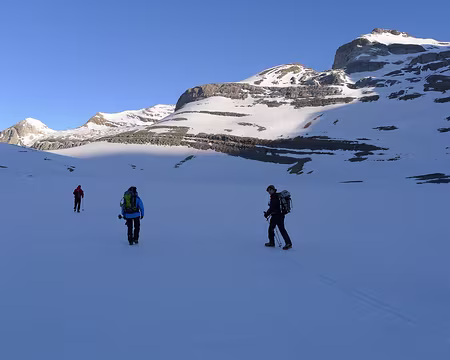 062 Premiers rayons de soleil sur les sommets...