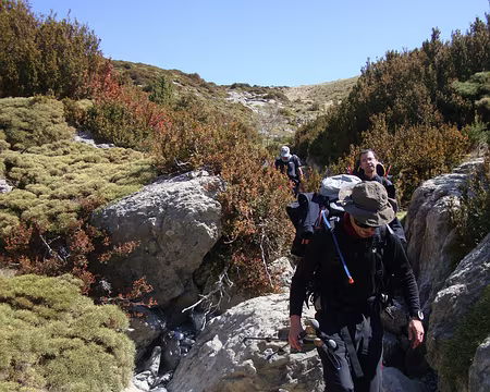 099 Improvisation dans un petit canyon à sec.