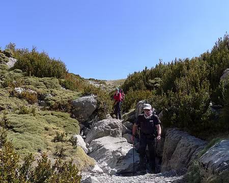100 Improvisation dans un petit canyon à sec.