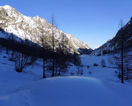 PXL034 Au fond de la plaine de Valasco.