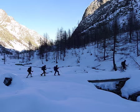 PXL035 Au fond de la plaine de Valasco.