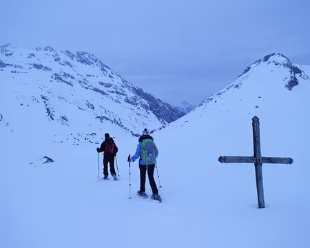 IMG_0085 Arrivée en vue du refuge de la Coire, la nuit tombe !