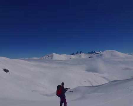 PXL020 Bien repérer les lieux, au cas où la marée nuageuse vienne jusqu'à nous.
