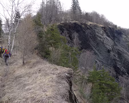PXL038 Nous, nous montons par là.
