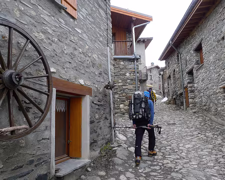 PXL040 Les jolies ruelles de Besse-en-Oisans.