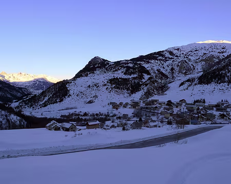 PXL010 Départ matinal le 2ème jour. Cervières est encore endormi.
