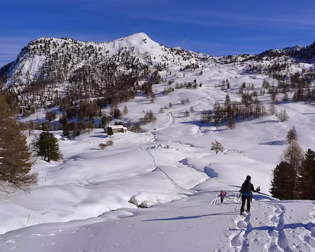 PXL018 En contre-bas du refuge, le Lago Nero est... tout blanc !