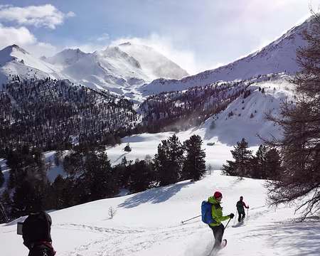 PXL032 Direction : le refuge Napoléon, en contre-bas du col d'Izoard.