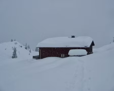 PXL000 J1 - Arrivée au refuge de Bostan-Tornay sous neige mouillée ... Fermé !?