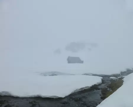 PXL009 On l'a cherché un peu, mais la voilà, notre cabane !