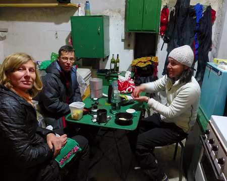 PXL014 Dans notre confortable cabane.