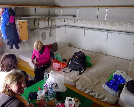 PXL015 Dans notre confortable cabane.