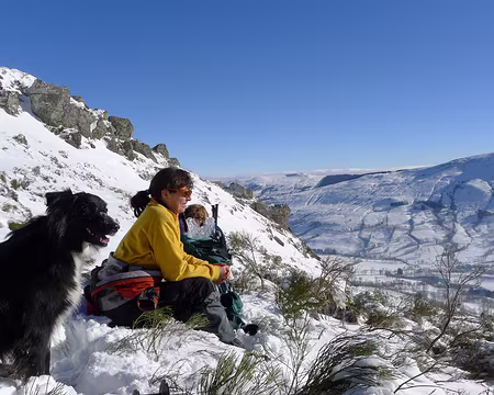 009 Pour Filou, Loli et Nathalie, c'est l'heure de la pause.
