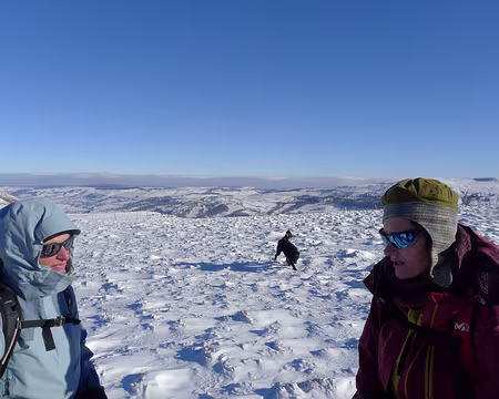 017 Ca discute, ça discute. Un autre, derrière, s'impatiente.