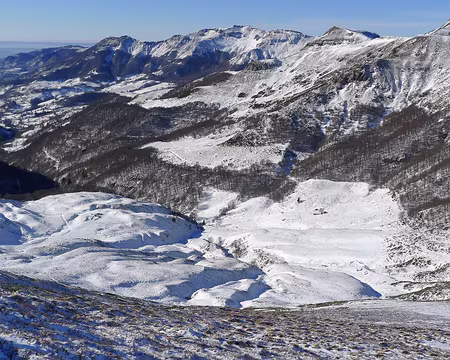 028 L'autre côté du col de Cabre. En haut à droite, le Puy Mary.