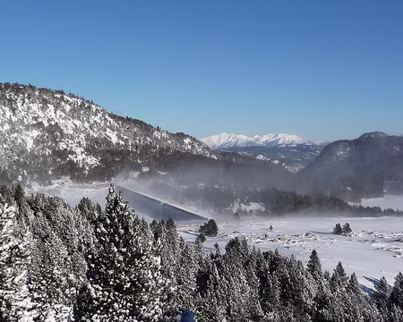 039 Le barrage du lac des Bouillouses avec le souffle du vent