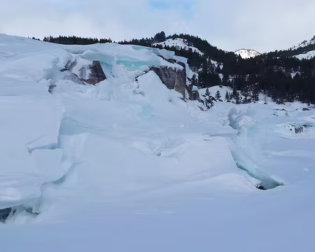 051 Joli spectacle de neige et de glace