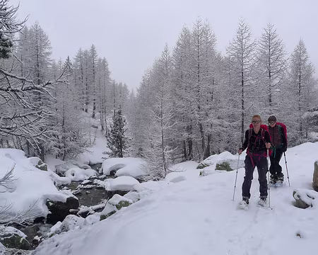 PXL049 Le long du ruisseau de Sanguinière (photo avec figurantes).