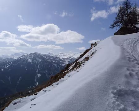 PXL071z2320 Par là, ça monte jusqu'au Mont Aunos...