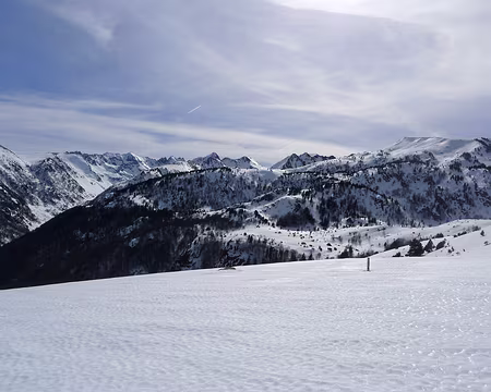 PXL014 Fin d'après-midi contemplatif autour de la cabane.