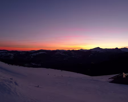 PXL015 Dimanche matin. Le soleil va bientôt se lever.