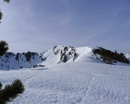 PXL025 Corniches sur le versant est de la crête montant au Pic d'Espaillat.