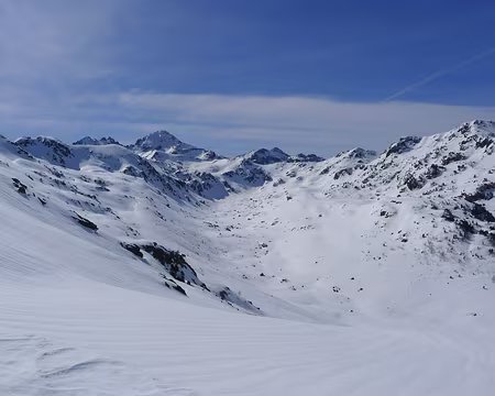 PXL035 La Coume du Riutort, derrière laquelle se situe le refuge de Ruhle.