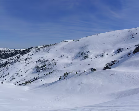 PXL036 Neige travaillée par la pluie, dans la descente du col de la Didorte.