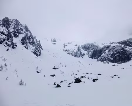 PXL044 Le cirque : à gauche vers bel Oiseau et à droite vers le col de Fenestral.