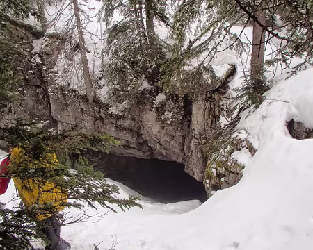 PXL005 A 16h, nous arrivons à la grotte de la Combe de Fer