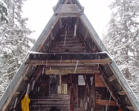 PXL017 Vu le temps, nous dînerons dans la cabane ce soir