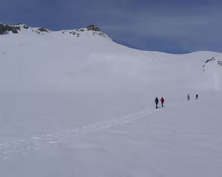 58 En Italie, sur le lago di Roburent englacé.