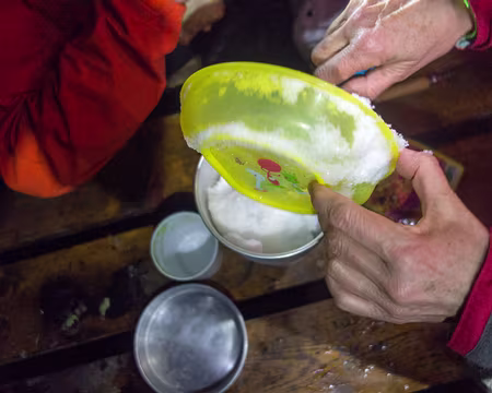 DSC06259 Transformation de neige en eau. C'est très long...