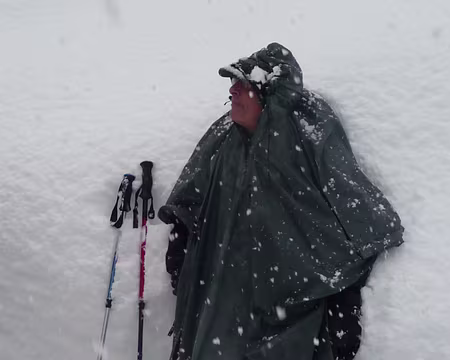 017 2éme jour : Alain fait une pause sur la route du col d'Izoard
