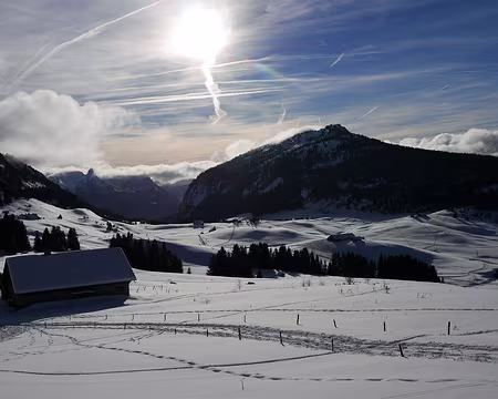 P1120071 Chapelle de Notre Dame des Neige dans le fond