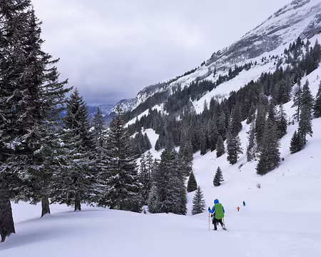 P1120099 Finalement nous continuons....passage du col de l'Ebat sans arrêt pause pour cause de vent violent