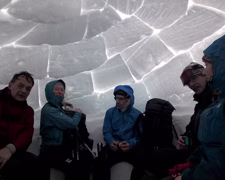 20190209_162333 Petit moment de repos dans un igloo