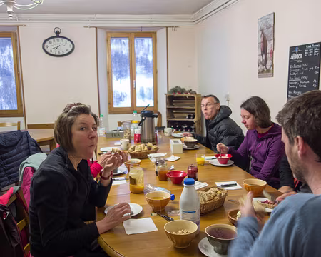 20190208-08h43m48s-DSC00066-V3 Petit déjeuner copieux