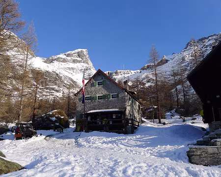 002 Premier hébergement : le refuge Castiglioni.