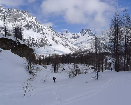 007 De légers nuages apparaissent dans la montée...