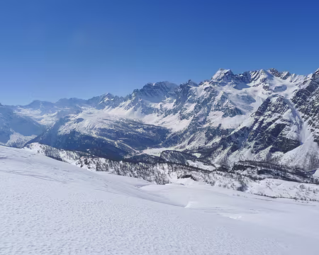 078 A droite : vue sur le val Devero.